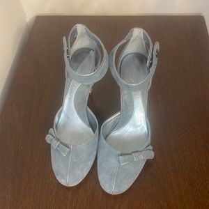 Blue suede round toe bow heels